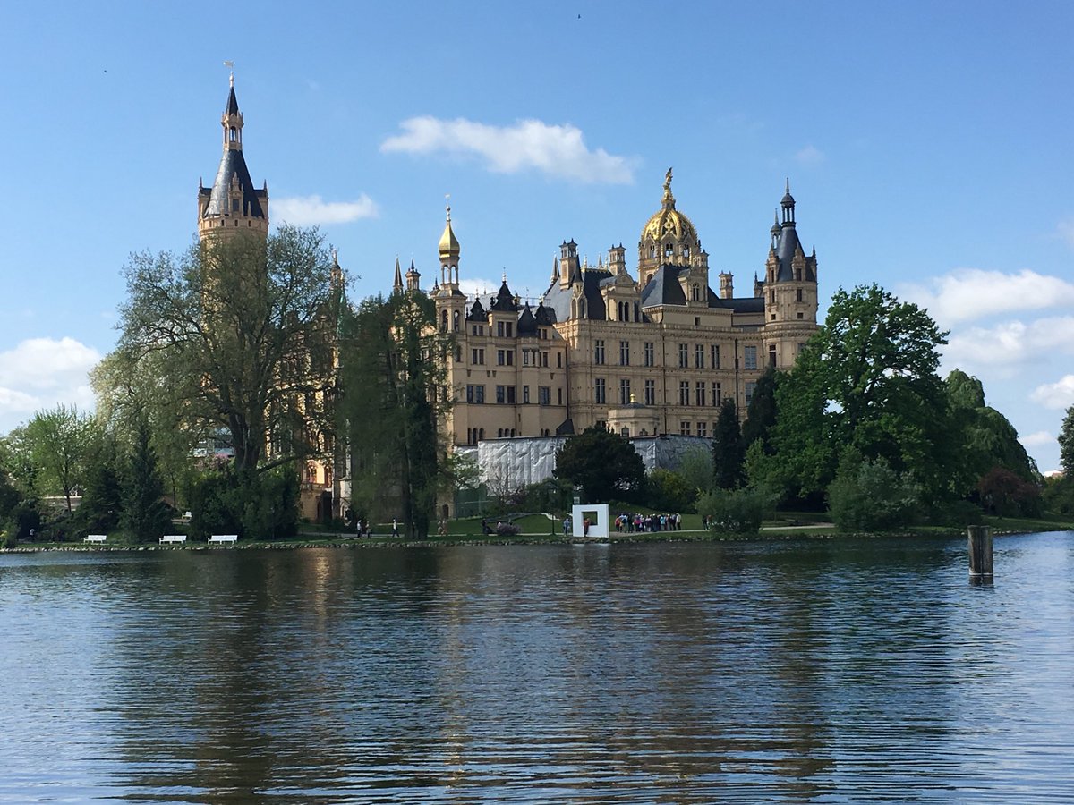 maraedition's tweet photo. Neuer Input: #DVG-Tagung in Schwerin, leider nicht im Schloß. ;) https://t.co/omP2osfqsG