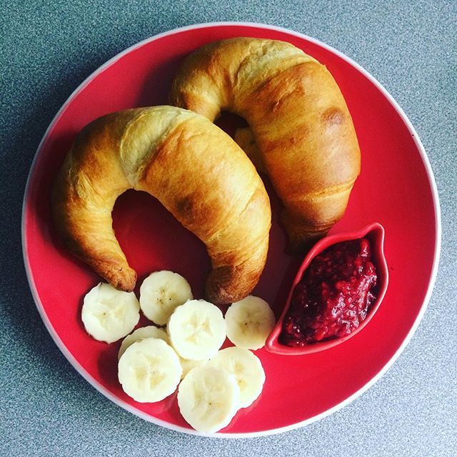 Run on the beach 🌊 &amp; some very naughty #vegan brunch at home 😳