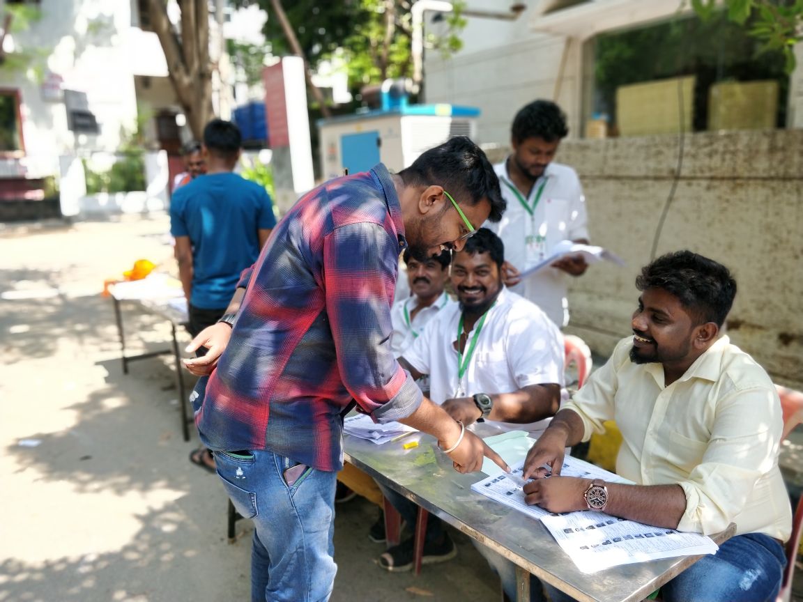 CvramanJDS's tweet photo. Youth at #CVRamanNagar lie at the heart of #Democracy. . Adequate Participation in this elections is therefore an important way to secure Youth's inclusion in contribution to the Democratic process . .
#isupportPRamesh #JDS
@KumaraswamyJDS @JanataDal_S @KumaraswamyFrCM https://t.co/EYn0wDzZTl