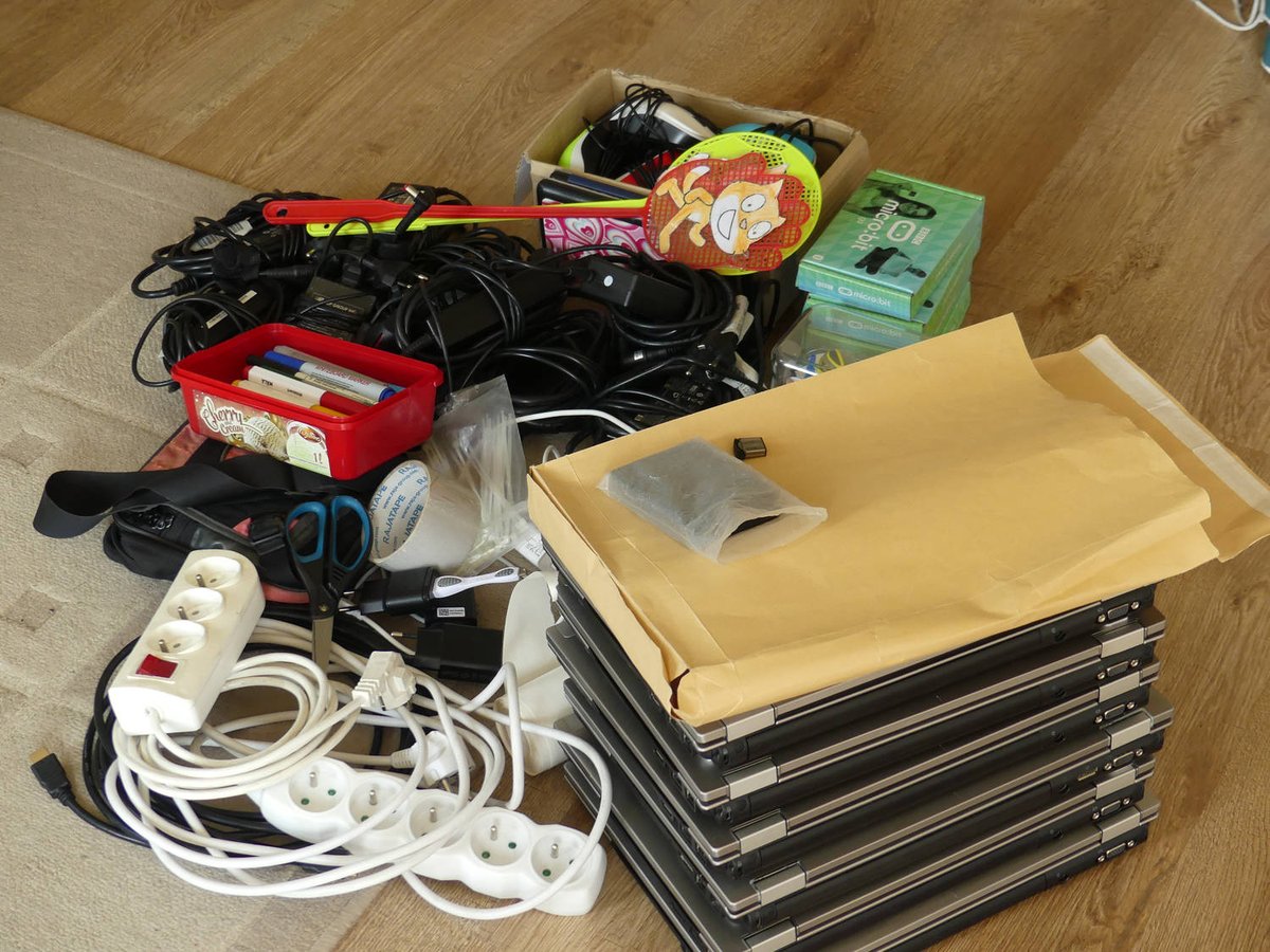 programohrajeme's tweet image. Velké přípravy na dnešní #ScratchDay. Zatím stále nevíme, kolik lidí nám přijde 🙂