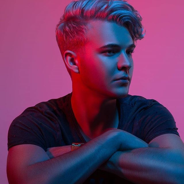 Credit to <a href="/anthonyhorak/">Anthony Horak</a> : Some studio fun with the amazingly talented <a href="/georiclomas/">georic_lomas</a> 
We decided on this look to compliment his latest music video “Verkeerde Besluit” and to serve as the cover of this single. 
Please support this young artist by checking out his Youtube accoun…