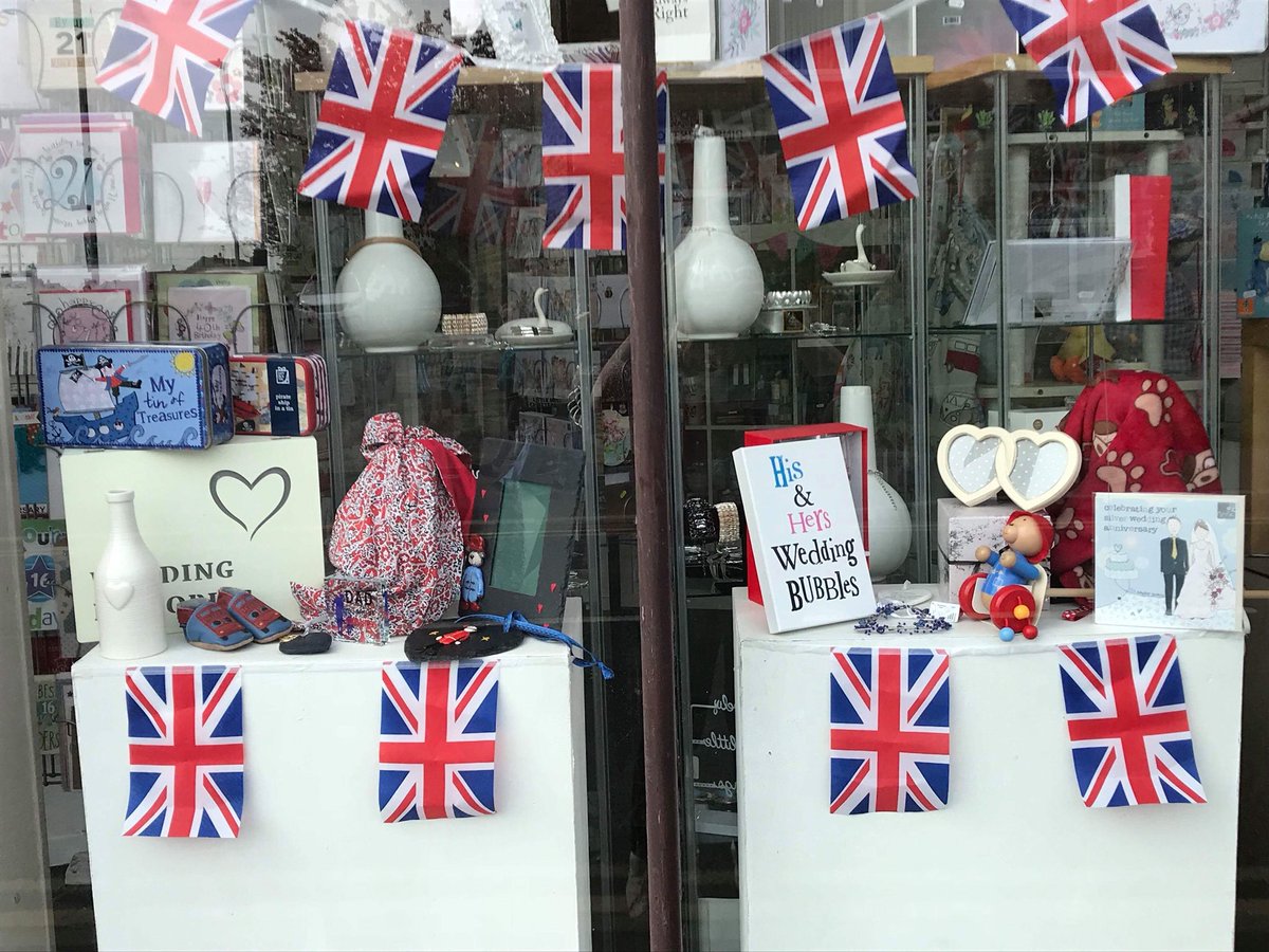 giftlindley's tweet photo. What do you think to our latest window display? Themed on the forthcoming royal wedding.
Prince Harry and Meghan have been hand painted by our very talented member of staff- Michaela. 
I love it!  👑 🇬🇧 https://t.co/OKsxsJyhsa