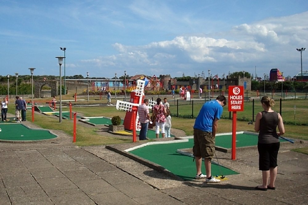10 Things That Happen When You Play Crazy Golf With Your Partner
#NationalMiniatureGolfDay #MiniatureGolfDay 
relationships.femalefirst.co.uk/relationships/…