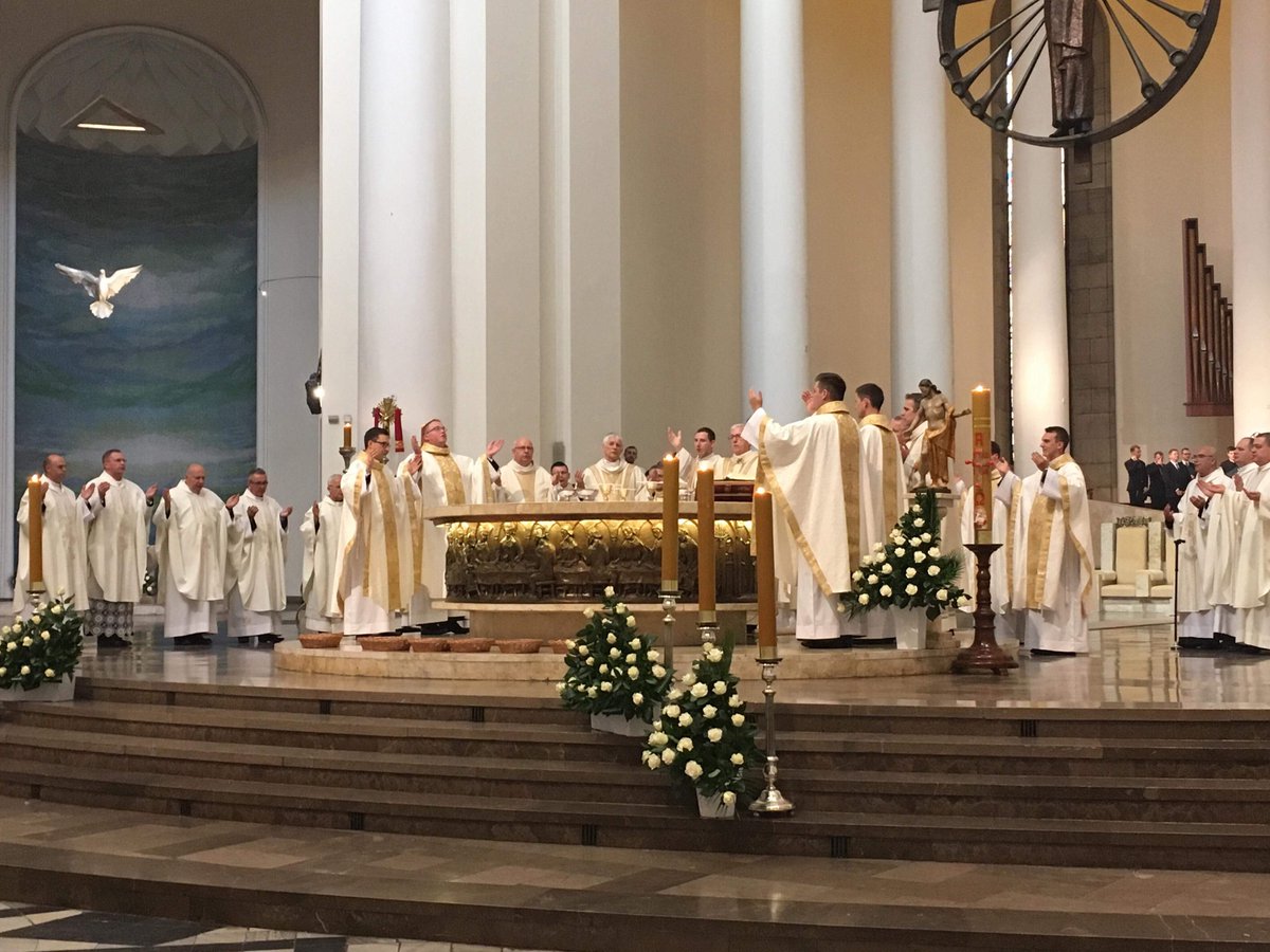 arch_katowicka's tweet photo. Archidiecezja katowicka ma jedenastu neoprezbiterów.
Bogu niech będą dzięki!
https://t.co/gVRmSFfnFQ https://t.co/bd1fKdvDQX