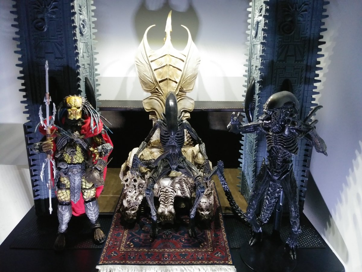 BlueBoy8000's tweet photo. They'll fight for the Throne 👑. @NECA_TOYS #Predator #ClanLeaderThrone #Xenomorph #Protomorph #AlienCovenant #NECA_TOYS #NECA @necalady 🙏 https://t.co/wZJuGpWEjX