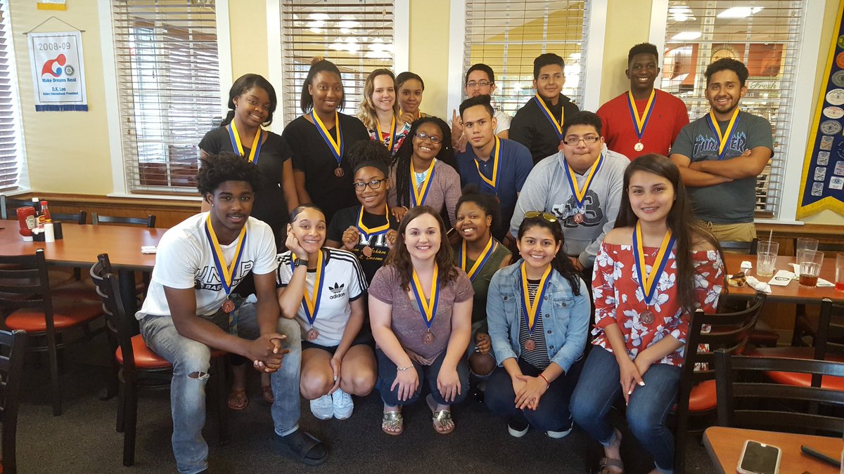 SSS AVID seniors had one more family meal together. Now they're looking forward to June 8th!! #ThisIsAVID #AVIDfamilyforever