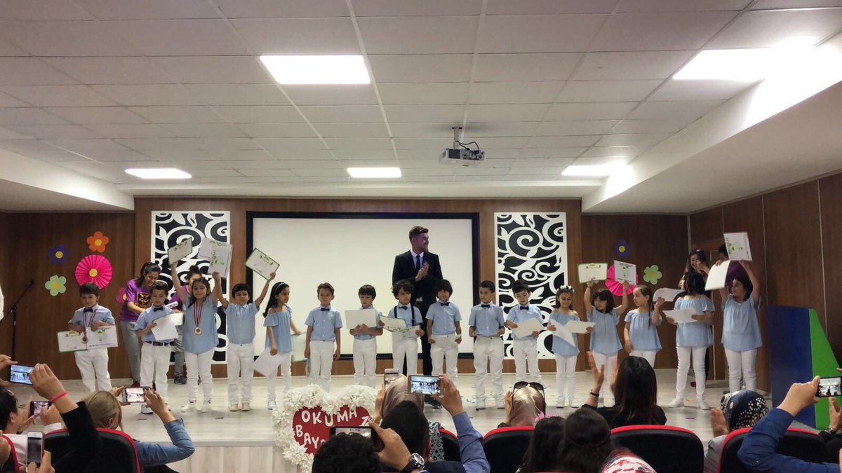 konyaugurokulu's tweet photo. 1.sınıf öğrencilerimizin okuma bayramı😊🙏@EnverYucel @nilcicek @nevzatkulaber @OzgurLevend @gulsah_ks @emir_yeganeh https://t.co/TXOXYZwprl