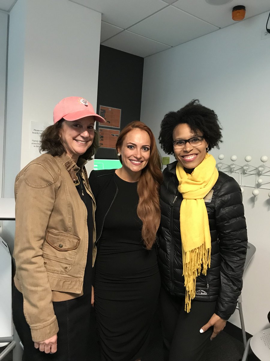 Thank you <a href="/CaylaWeisberg/">Cayla Weisberg</a> you empowered #Entrepreneursnow series  students with your journey &amp; <a href="/ccc_business/">Business and Entrepreneurship Department</a> insights. Thank you for listening to the students idea pitch. You are a true advocate for #women #minority so #humble #fierce #influencer proud <a href="/ColumAlum/">Columbia Alumni</a>