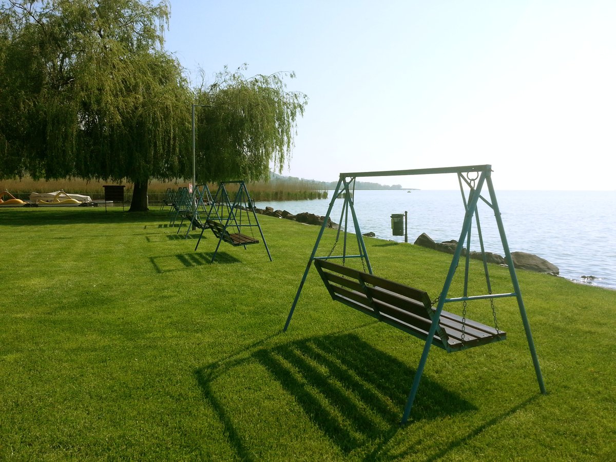nonstopbalaton's tweet photo. Hurrá nyaralunk! Irány Badacsony! »»» https://t.co/lxV56Ed7Hr  ☀🏝⛱❤
#Balaton #nyaralas #Badacsony #Hungary #Magyarorszag https://t.co/1m2rUfniXl