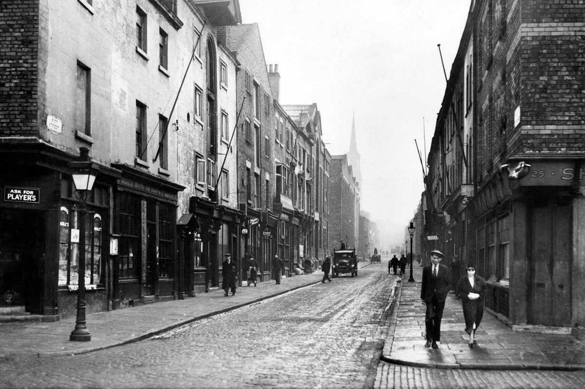 War2RaceRiots's tweet photo. Just a few tickets left for the @wowfest 1919 Walking Tour TMRW @ 1.30pm - on which we will be exploring the forgotten history of L1 &amp; it's dramatic changes. Here's a pic of Pitt St c.1930s (From liverpoolpicturebook) and a similar view of Pitt St 2018 https://t.co/1W0dZKHYlA https://t.co/2bG91RD9X8