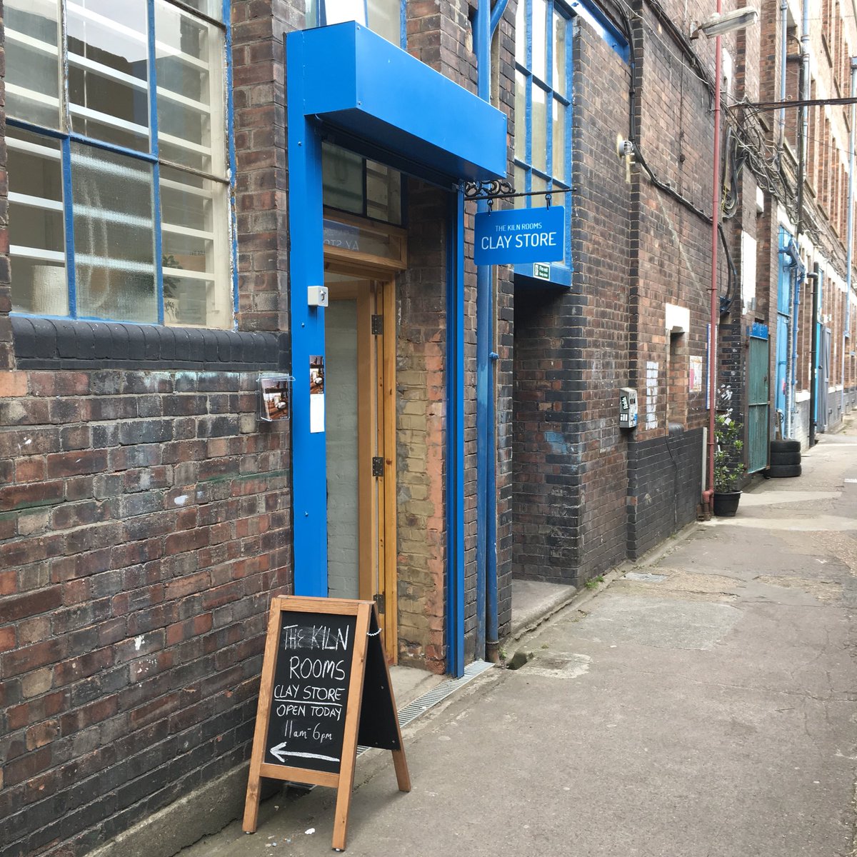 SE7Potter's tweet photo. We’re open for brisk sales, #ClayStore - &amp; lovely to meet so many people out for @ArtistsOpenHse @The_Kiln_Rooms #Peckham #Handmade #StudioCeramics #LoveLondon https://t.co/gZhGtj07gc