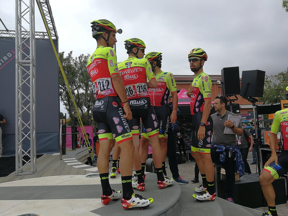 ViniZabuProTeam's tweet photo. #Giro101 È partita la tappa, bellissima atmosfera al villaggio di partenza
The stage is underway. Let's take a look to the great atmosphere at the start

#LoveMyWilier #EnjoYouRide #BrytonSport https://t.co/n80vvp8d5Q