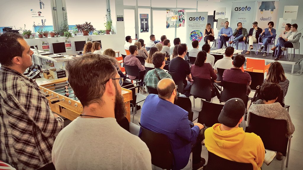 javierintic's tweet photo. Pulsando el panorama emprendedor en #StartAB junto a @Jaime_B_G, @teresalucas1, @PascualParada, @Joaquin_mbm entre otros. Perspectivas complementarias en el @cij_albacete para extraer conclusiones sobre el ecosistema de #StartUps gracias a @asefeab #Albacete +100 https://t.co/HRqvtG9P0A