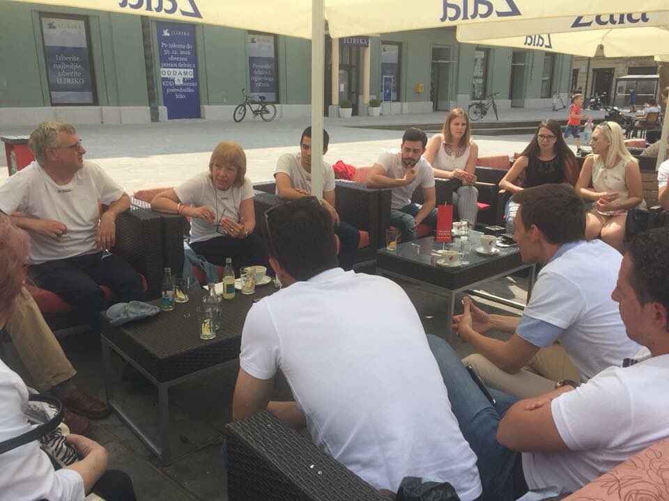GorsekLuka's tweet photo. @MFCelje na pogovoru s kandidatko za DZ v Celju. Tema je potekala o prekarnem delu in participaciji mladih v politiki. @strankaSD @Mladiforum https://t.co/BiWTbjJqSV
