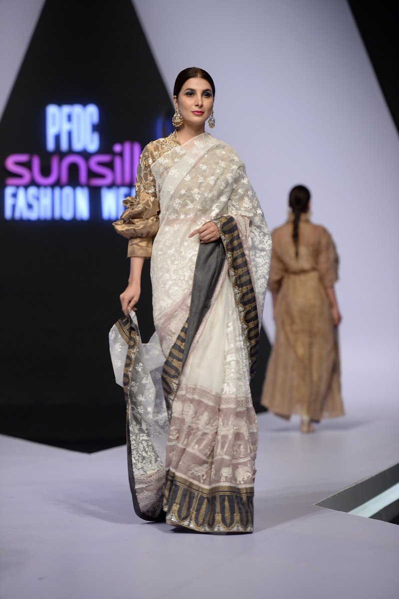 MediaSpringPk's tweet photo. #Throwback to #PSFW18 @habib_areeba walk for #NidaAzwer https://t.co/XKzbLlEceE