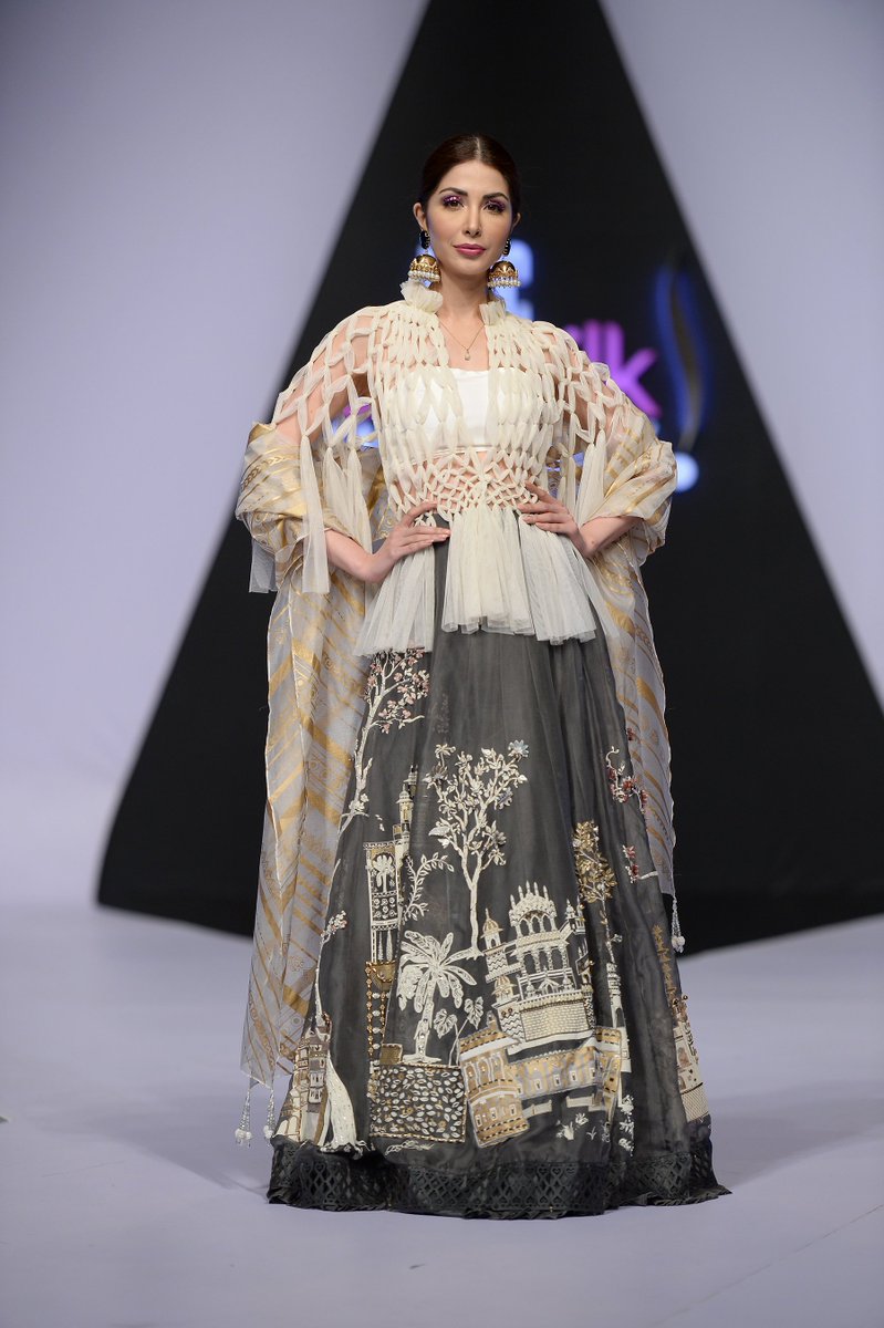 MediaSpringPk's tweet photo. #Throwback to #PSFW18 @SabeekaImam walk for #NidaAzwer https://t.co/1fOlX07g9e