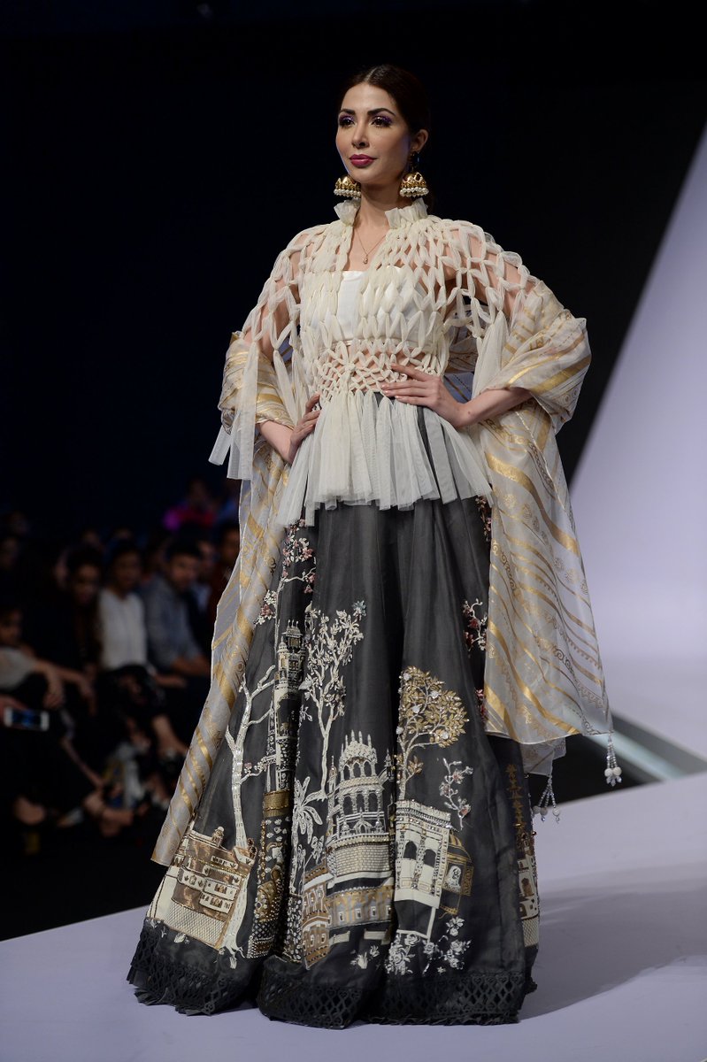 MediaSpringPk's tweet photo. #Throwback to #PSFW18 @SabeekaImam walk for #NidaAzwer https://t.co/1fOlX07g9e