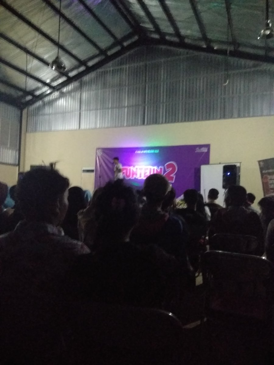 StandupindoPDLG's tweet photo. Opener di #FUNTEUN2 nih ada comic dari @StandUpIndoCTR diaaaaaan~ @StandUpIndo_BGE https://t.co/vGk82tQ0g7