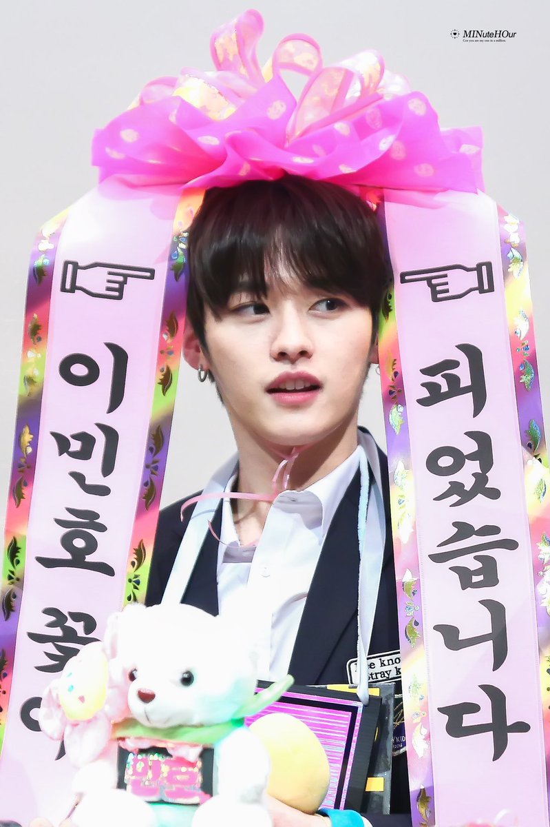 minutehour1025's tweet photo. 180505 분당 팬사인회
#스트레이키즈 #StrayKids #민호 
#이민호 #Minho #IamNOT #리노 #LEEKNOW
#IamNOT #District9 https://t.co/NMSlZ7qRfd