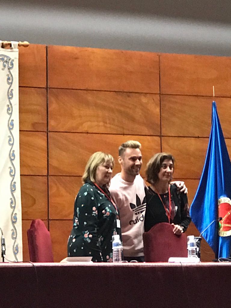 HdezBalma's tweet photo. Premio a la mejor comunicación. Gran jefe. Mejor persona. Excelente profesional de #trabajo socialsanitario #XIIICongresoTSS #TSSanitario @SJDbarcelona_ca @AetsysNavarra @AETSYS @AetsysCatalunya https://t.co/RqVIzWS2vg