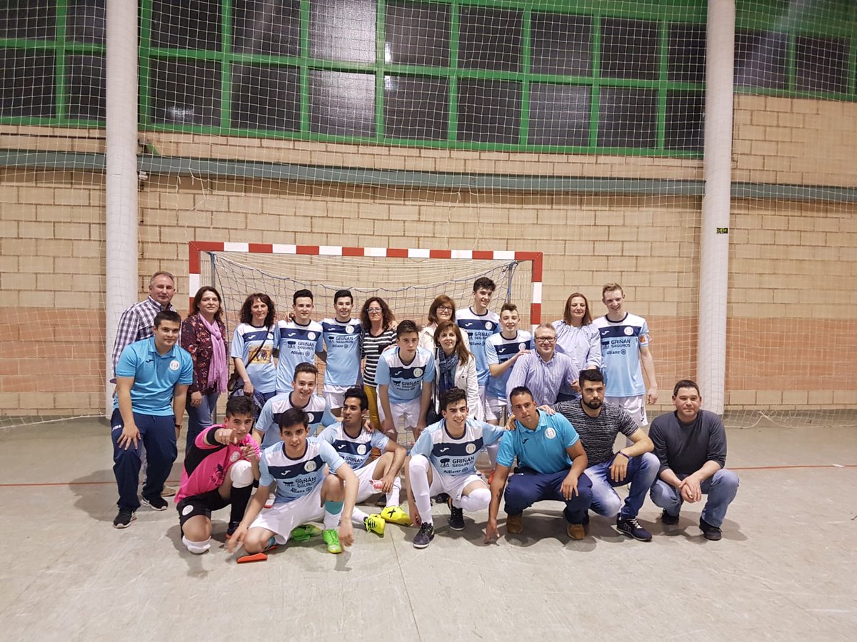 VillahermosaFS's tweet photo. El Juvenil logra acabar la Liga en segunda posición y como mejor equipo de Ciudad Real.
Algo increíble en un municipio de 2000 habitantes contra grandes poblaciones.
Enhorabuena por vuestro esfuerzo y vuestro compromiso chavales.
#GoVFS https://t.co/FI5OZCz8QP