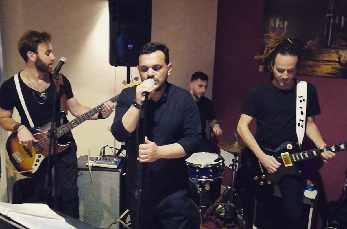 epmoretti's tweet photo. Ieri sera, Tavernacolo (Mazara del Vallo - TP) 😉👍🎤 @santaclaraband
#epmoretti #singer #santaclaraband #concert #tavernacolo #mazaradelvallo #sicily #italy https://t.co/4JP9KIx5Qj