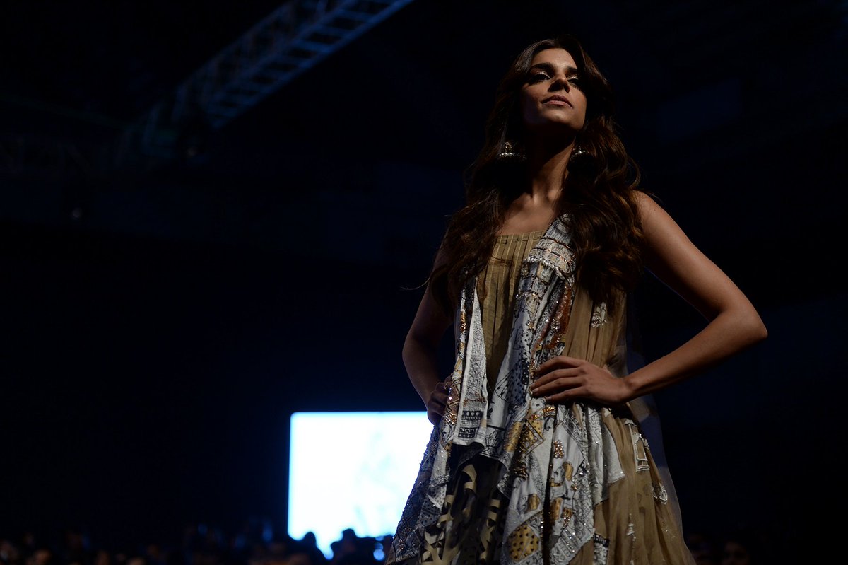 MediaSpringPk's tweet photo. #Throwback to #PSFW18 @sanammodysaeed walk for #NidaAzwer https://t.co/VfL4rHpcRL