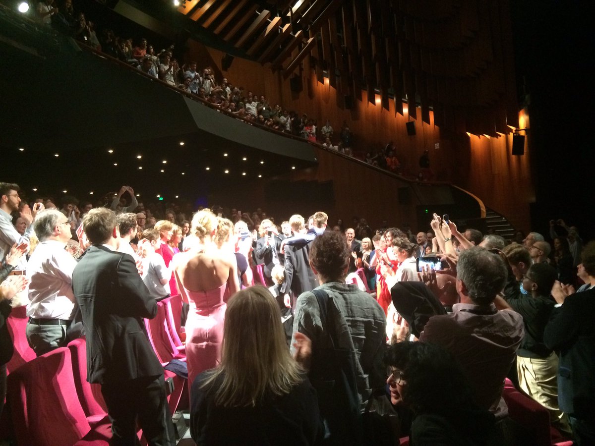 allocine's tweet photo. Tonnerre d'applaudissements pour #Girl de Lukas Dhont, sous les yeux du jury de Benicio del  Toro #Cannes2018 https://t.co/aDOpiQgHYp
