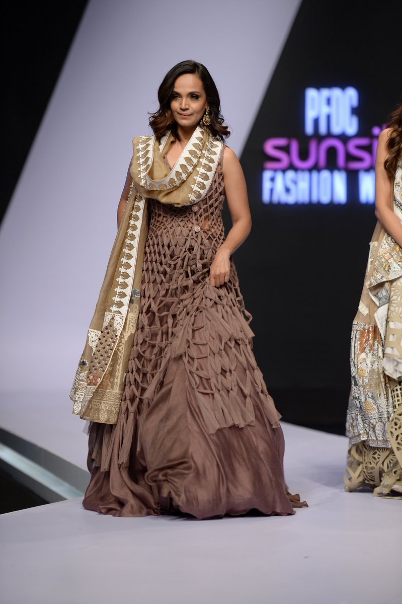 MediaSpringPk's tweet photo. #Throwback to #PSFW18 @aaminasheikh walk for #NidaAzwer https://t.co/nUAHs1H6SD