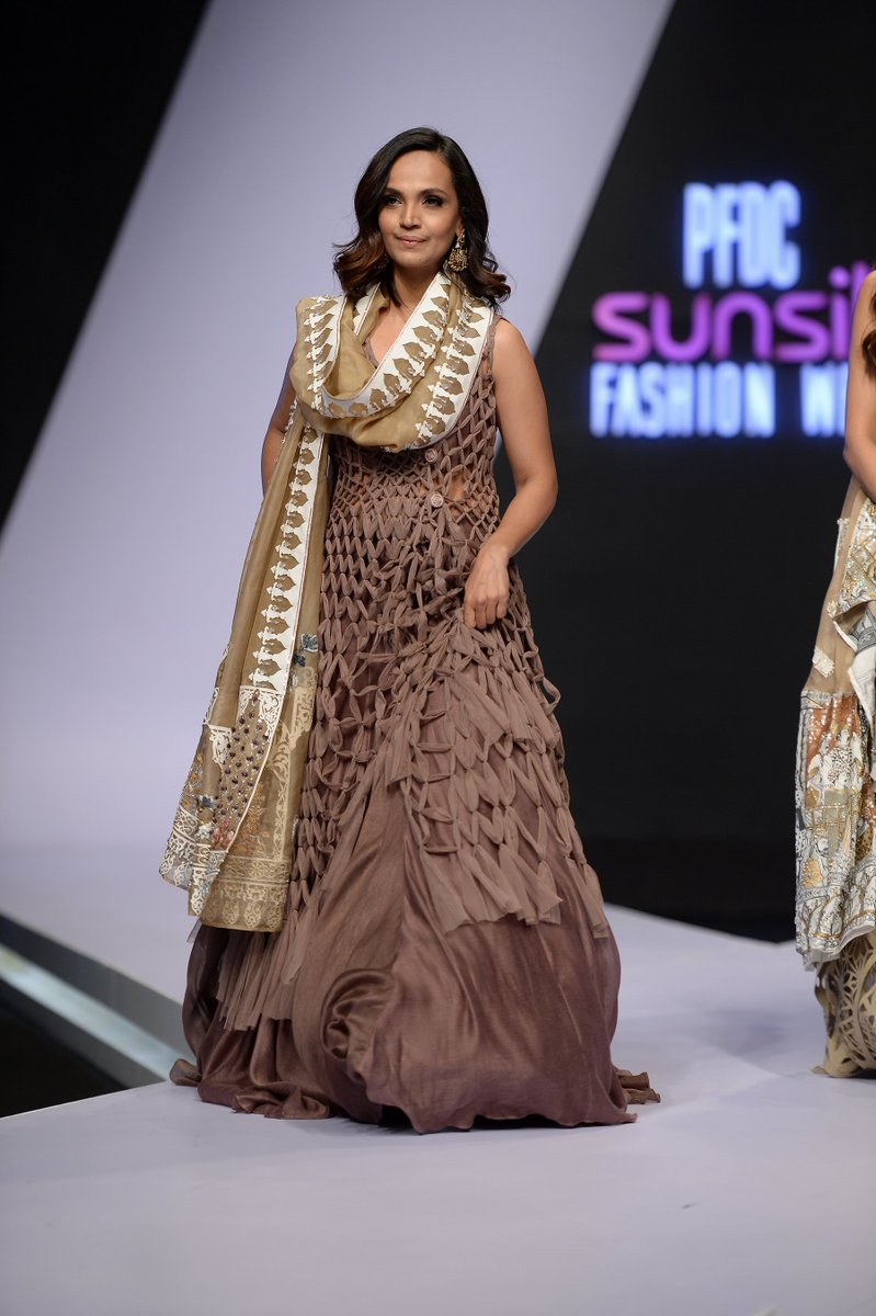 MediaSpringPk's tweet photo. #Throwback to #PSFW18 @aaminasheikh walk for #NidaAzwer https://t.co/nUAHs1H6SD