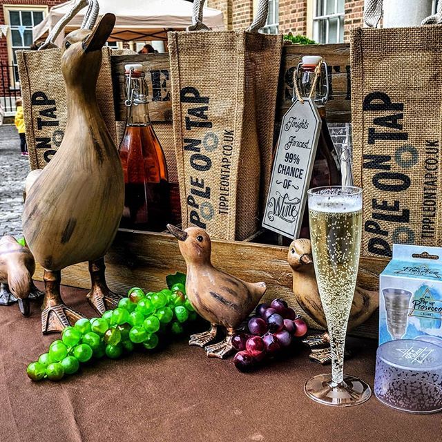 ToT_Wine_Refill's tweet photo. Prosecco on Tap... Tottie and her Tottlings ❤️🥂🦆 https://t.co/2xjZYVr9yR https://t.co/MNlIKt8jFR