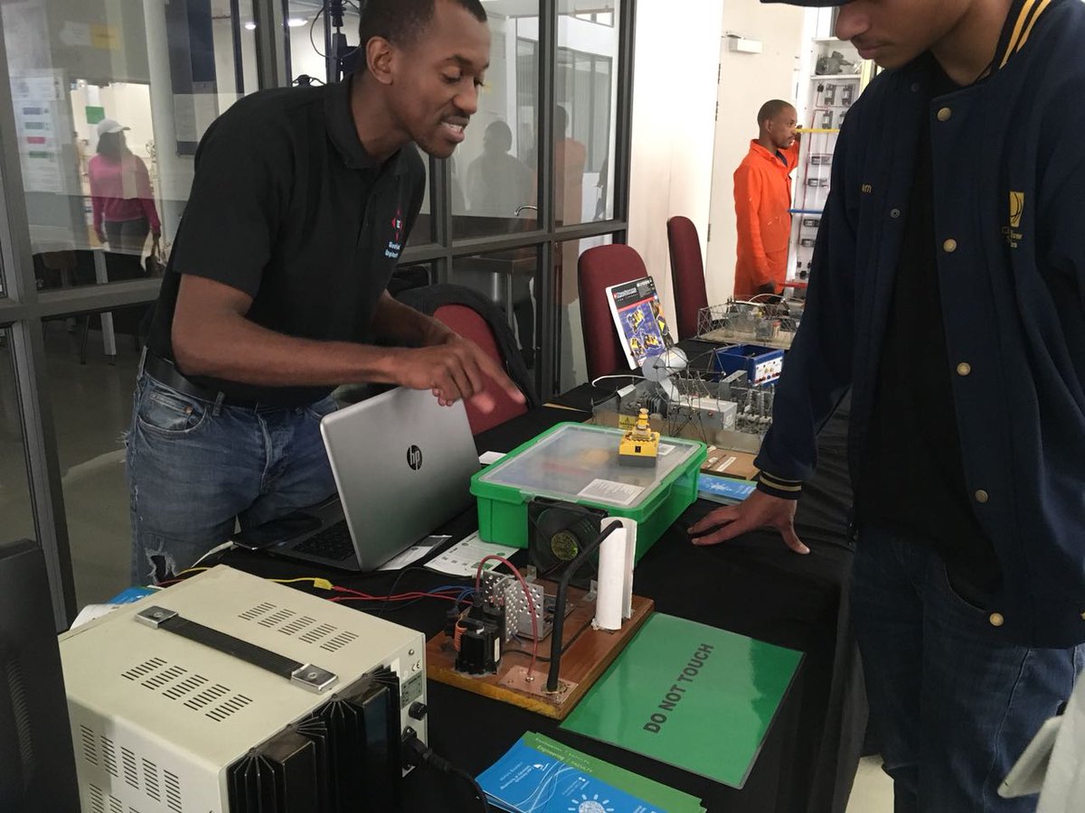 CPUT's tweet photo. Explaining how a wireless speaker works in the Electrical Engineering Department
#WeAreCPUT
#CPUTOpenDay2018
#MyFutureSelf https://t.co/oQkXCfOJEk