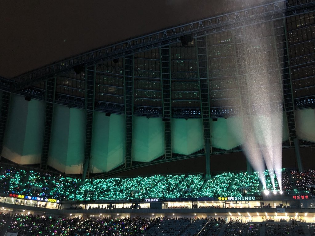 winthegame718's tweet photo. 180512 드림콘서트 우리 샤월들 #태민 https://t.co/qKuFr2Jx2c