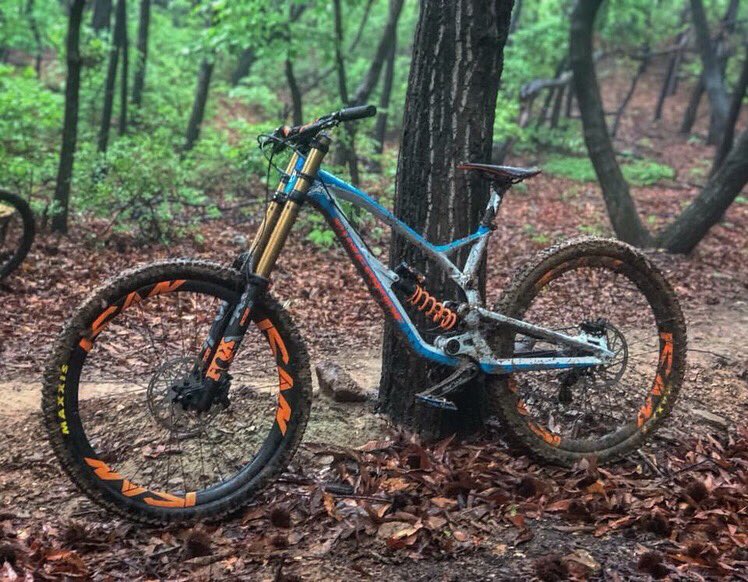 i01092050801's tweet photo. #nukeproofbikes #nukeproofpulse #DH #downhillmtb #dhbike #icankorea #icanbikes #γγ¦γ³γγ« #γγ¦γ³γγ³γγ€γ― #γ«γΌγγ³γγ€γΌγ« https://t.co/KSUSiO674e