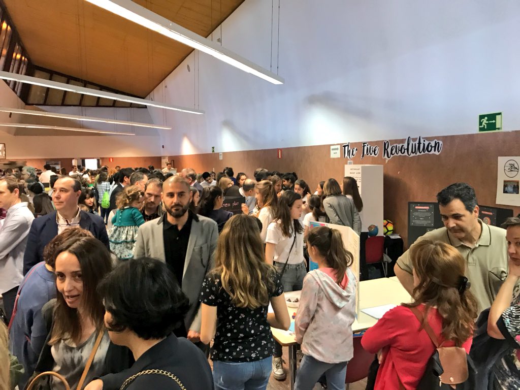 sailormerqury's tweet image. La próxima vez que alguien diga que las a chicas no les gusta la tecnología les enseñaré estas fotos 🤟👩🏻‍💻👩🏻‍🔬👩‍🚀 

Hoy en @technovation con @T3chFest 🎉🎉

¡¡92 equipos de 3 a 5 chicas sólo de Madrid!! 

@empowertocode #TechnovationChallenge #WomenInSTEM