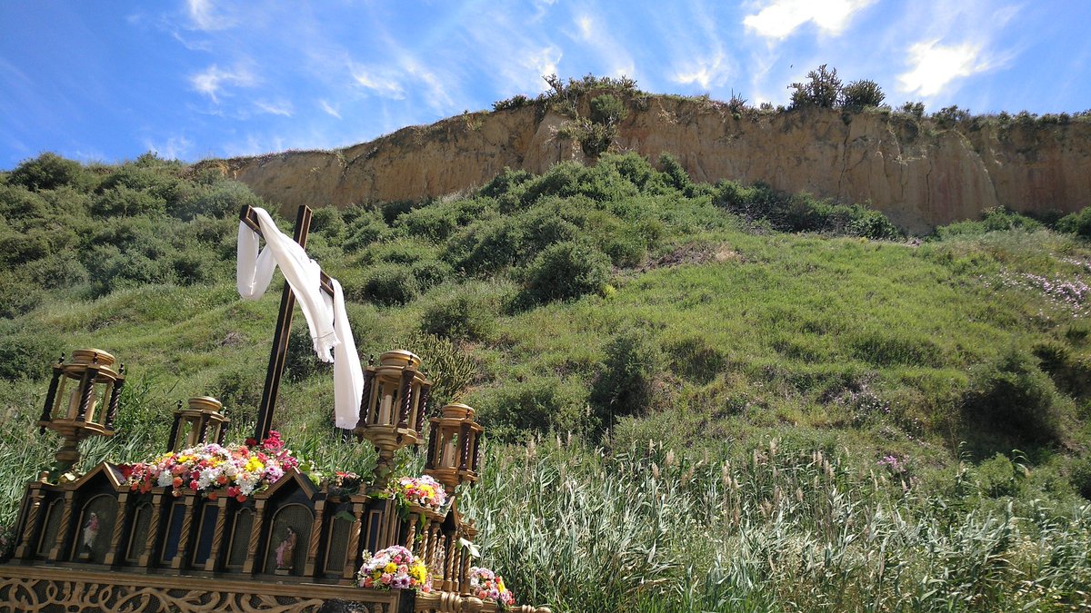 La Cruz de Mayo de nuestro <a href="/GJLanzadaHuelva/">Grupo Joven Lanzada</a> por el barrio y los cabezos de Las Colonias #Huelva