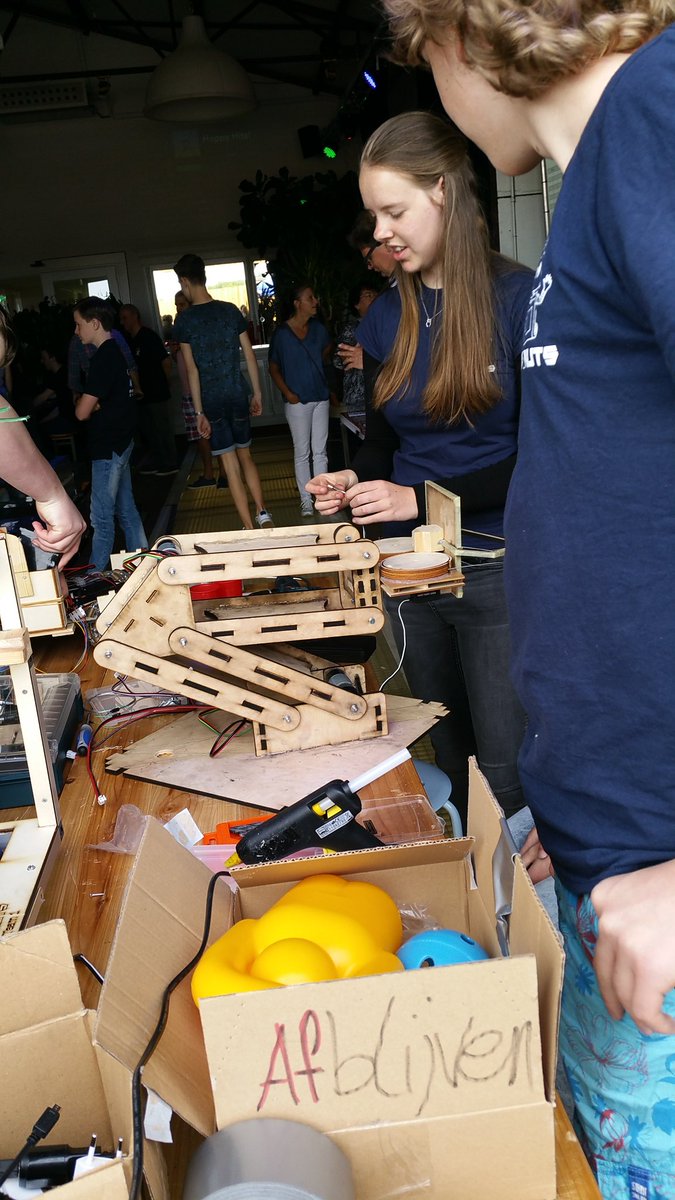 Great scrimmage in St Oedenrode by Neobots.nl. Inventive robots, nice teams!