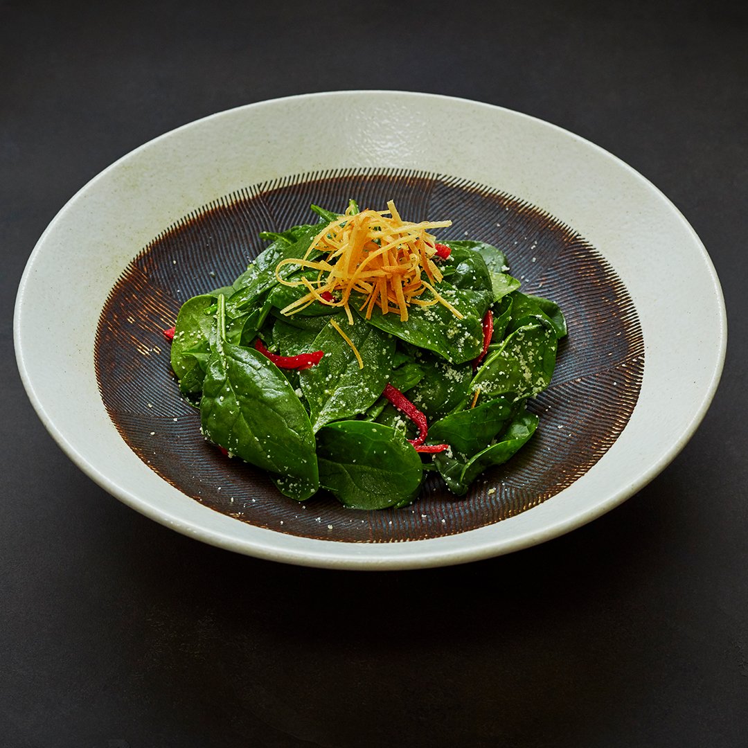 Spinach salad makeover, with crispy Parmesan, Romano peppers, and zesty citrus dressing. 
.
.
.
#London #Restaurant #Londonfoodie #Italy #Italian #ThisisLondon #Eat #Dinner #Foodie #Yum #Marylebone #Photography #hungry #foodblogger #eating #lunch #dinner