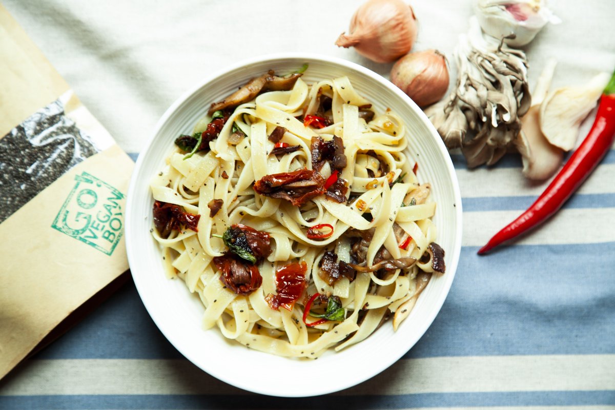 GoVeganBox's tweet photo. A simple pasta dish with mushrooms, chillies &amp; sundried tomato, flavoured with a bit of basil and a handful of chia for the boost #microboost #microboosting #vegan #veganfood #vegans #veganism #veganpower #veganlife #veganeats  #veganfoodie #vegandiet #healthyvegan #veganlunch https://t.co/ID4fhKYOUs