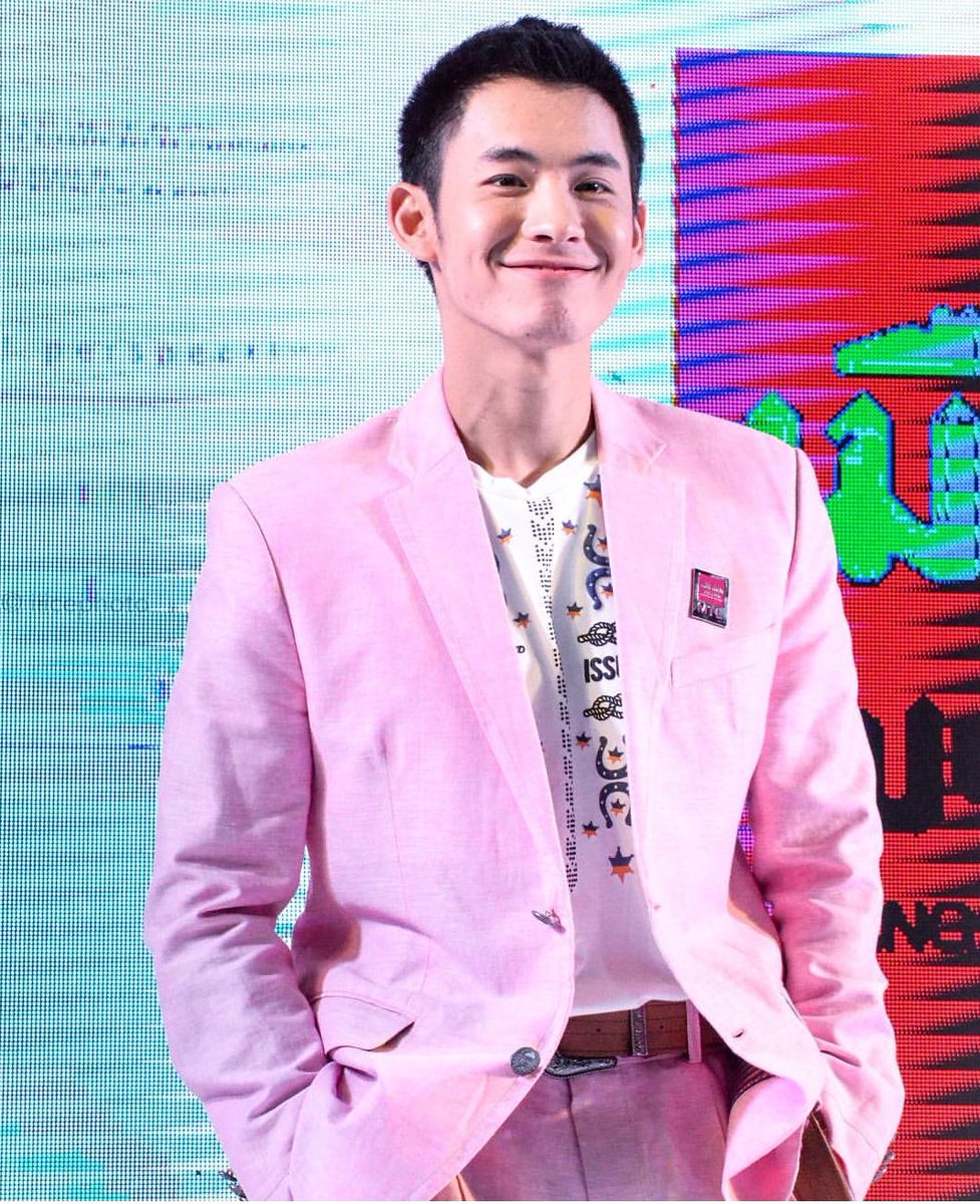 issue_thailand's tweet photo. คุณโมสต์ วิศรุต
มาแบบผู้ชายสีชมพู
ดูอบอุ่นและละมุนมาก
#issuethailand
#witsamost
Cr.ขอบคุณเจ้าของรูปด้วย https://t.co/WeNimPU2xV
