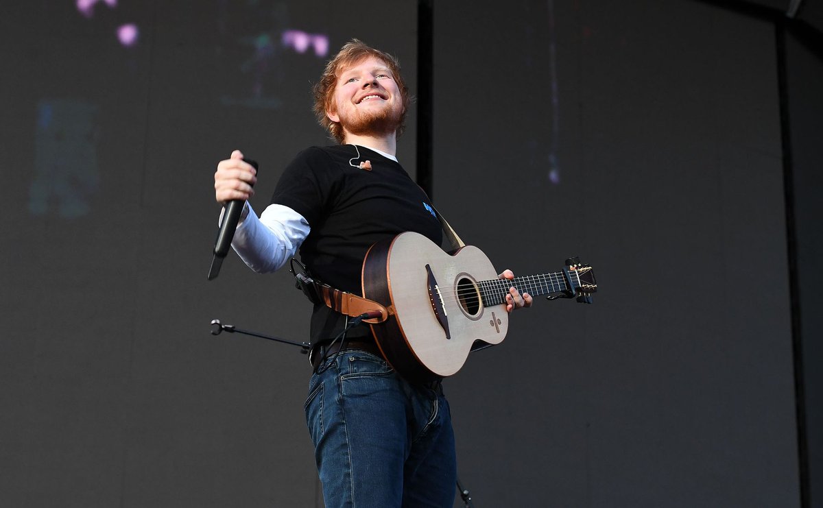 Sheeriospy's tweet photo. Ed Sheeran actuando en Belfast (09,05)

 via Justin Kernoghan para Belfast Live. (IV) 

● Ed Sheeran Py ● 
🐾💙 https://t.co/W033SZmK6p