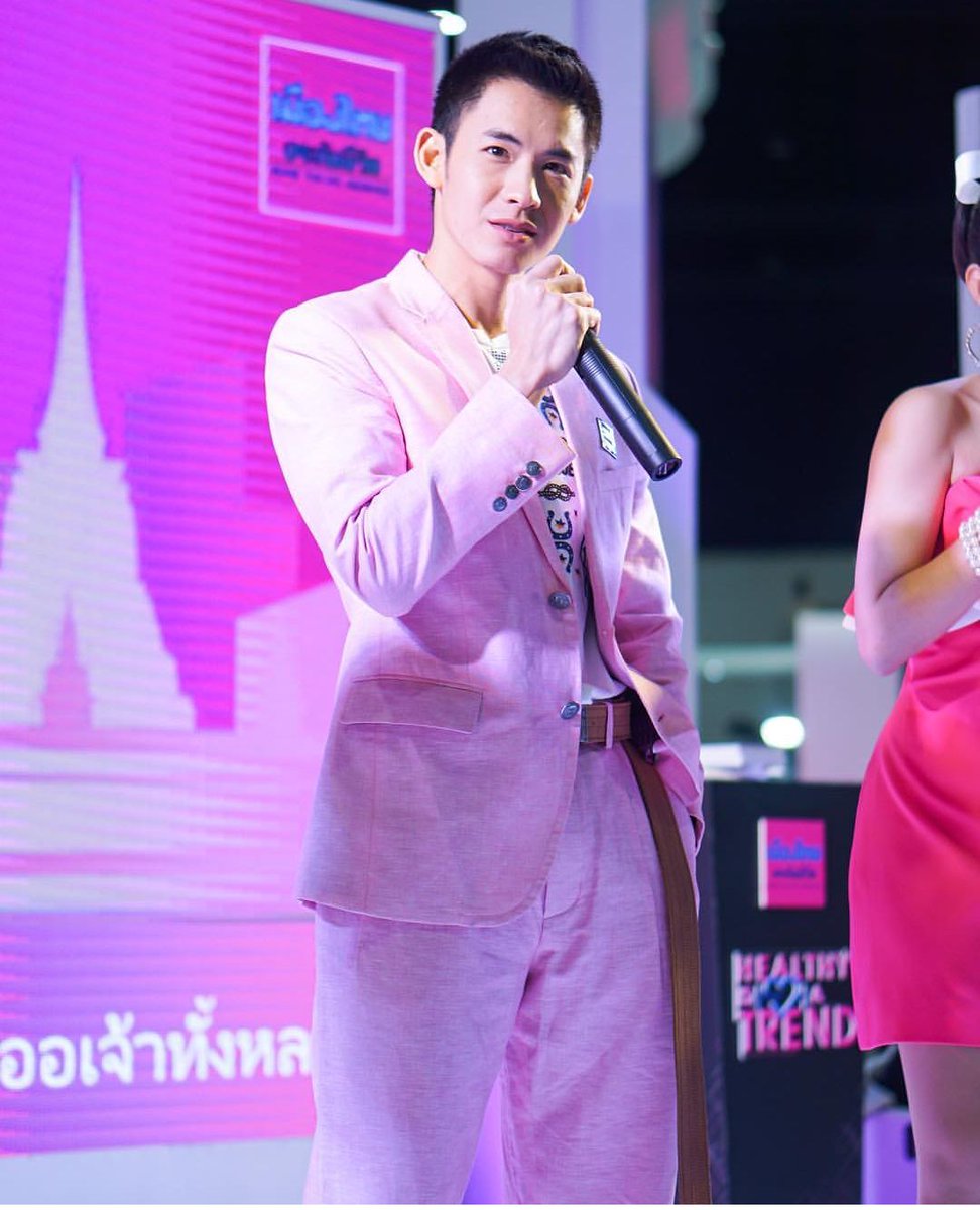 issue_thailand's tweet photo. คุณโมสต์ วิศรุต
มาแบบผู้ชายสีชมพู
ดูอบอุ่นและละมุนมาก
#issuethailand
#witsamost
Cr.ขอบคุณเจ้าของรูปด้วย https://t.co/WeNimPU2xV