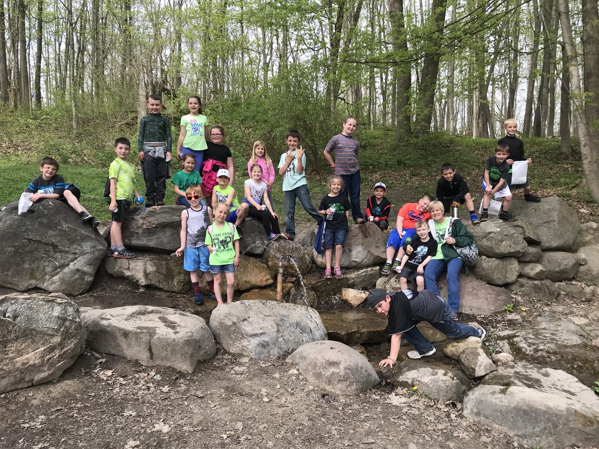 JCLARYcorner's tweet photo. This picture captures a bond. Teacher and students share a quest for learning and growing, humbling challenges and celebrated successes, a passion for making a difference. ❤️I’m so proud of them. #rprhinos #RyanParkRhinos #PokagonStatePark https://t.co/vEdwx3Fuxg