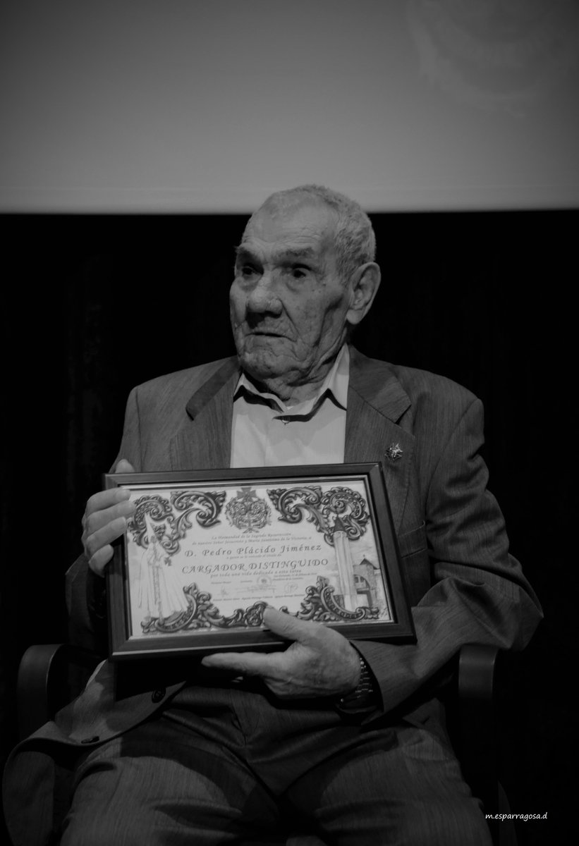 Hemos recibido la noticia del óbito de D. Pedro Plácido Jiménez, cargador distinguido en el año 2016. Rogamos una oración por su alma, con la seguridad de que Jesús Resucitado con la mediación de su Madre de la Victoria, le concederá cuanto antes la gloria de su divina presencia.