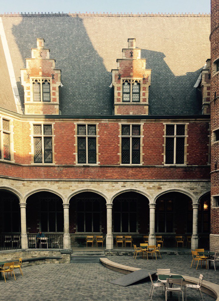 sergisonbates's tweet photo. Colonnade https://t.co/ZfI10rP0nr