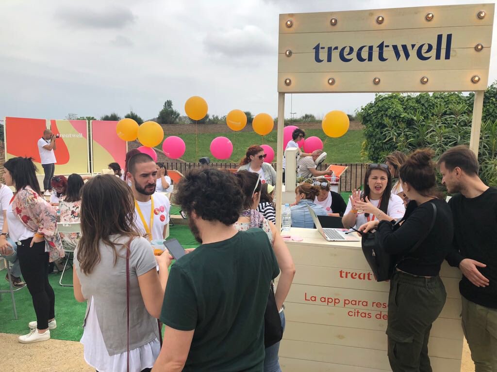 ¡Exitazo de la Beauty Zone de @Treatwelles ! Tratamientos express por sólo 5 euros! #VermutSolidario #VS12 #havefun #HelpTheWorld #BatirElRecord