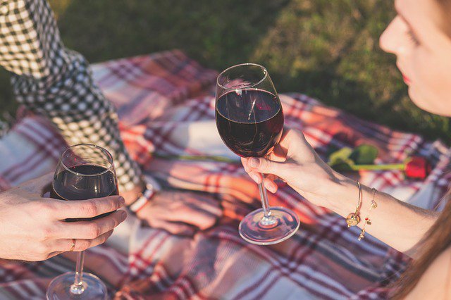 Keep the weekend drinks flowing... call Bella Bottle on 0208 443 5544 #weekenddrinking #weekendfun #drinking #alcohol #fun #delivery #withfriends #London #eseex #towie #londonlife #essexgirls #wines #picnic #whisky #parklife #dayoff
