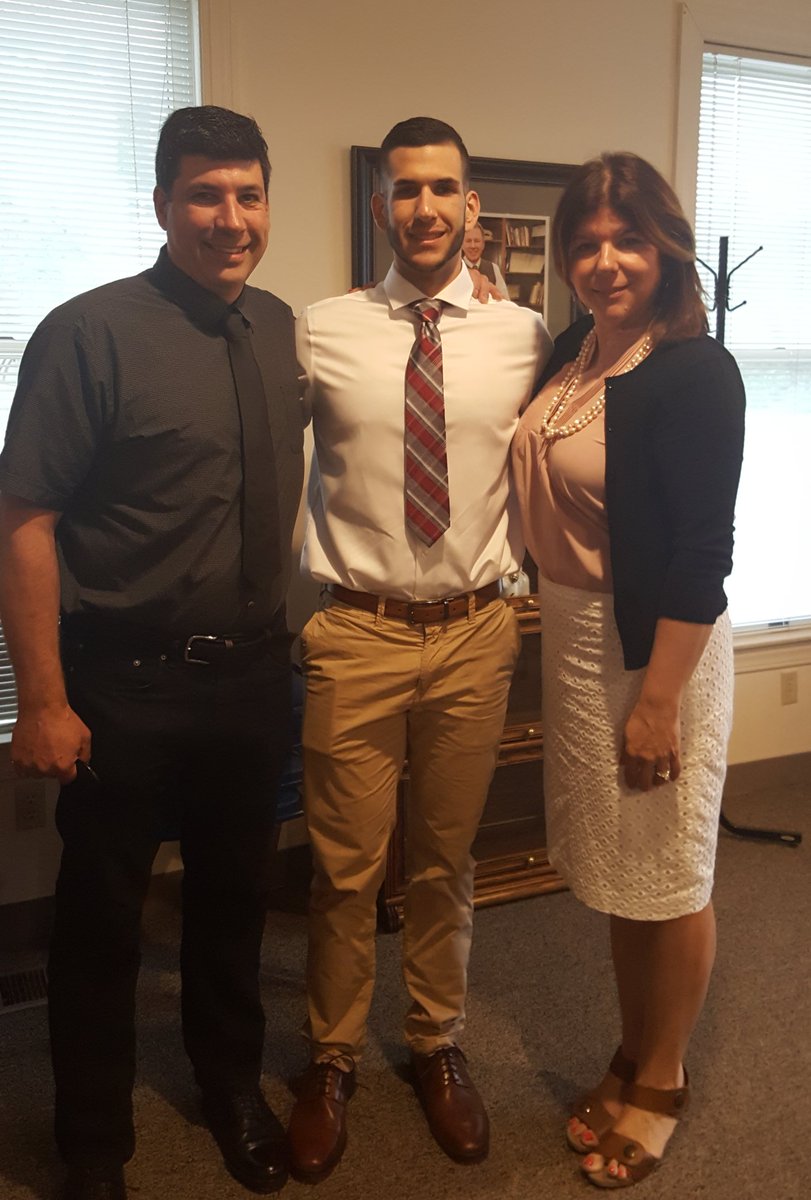 kymccc's tweet photo. #BSUgrad18

Congratulations Brett!!! https://t.co/oIfmc1CRwV