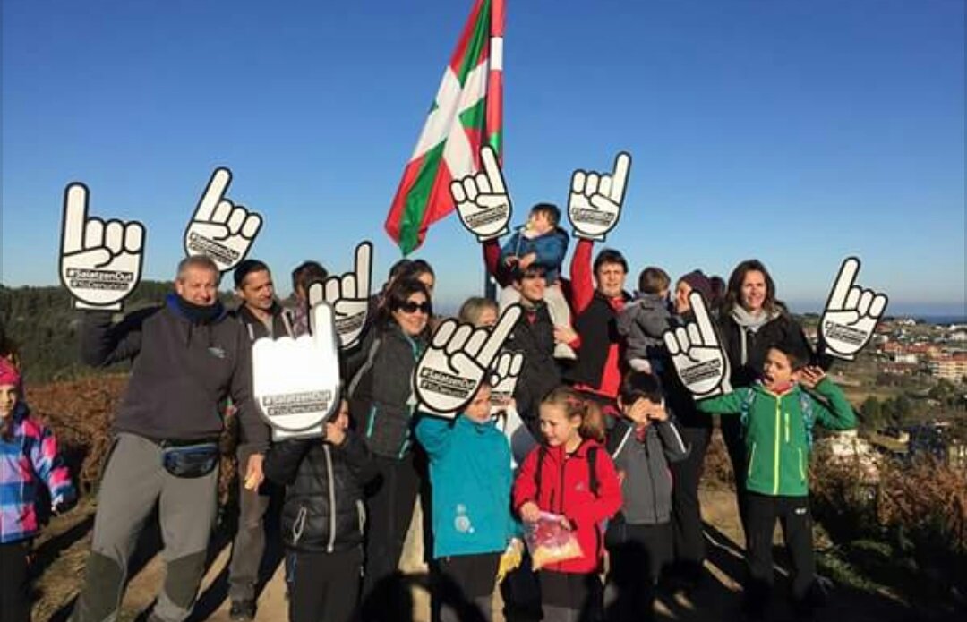 SareBizkaia's tweet photo. Berangoko Sareren egunerokoaz egunean egoteko jarraitu ⏩ @BerangoSare! Ongi etorriak!
Bizkaian #SareaGara eta #PrestGaude elkarrekin aurrera egiteko! https://t.co/G8H45Is0i7