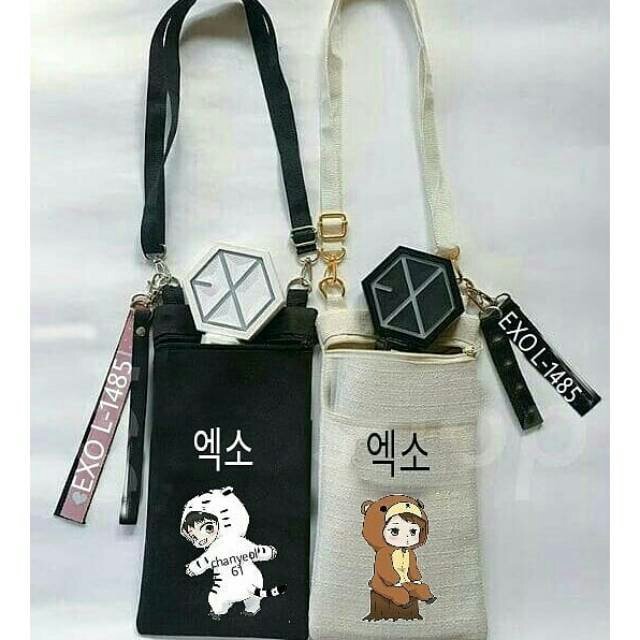 jellyby_'s tweet photo. [ OPEN PRE ORDER ] 
ERI BAG 
eri lightstick pouch. 
Available 2 colours : BLACK/CREAM
Available all member. 
IDR 150.000 / 43RM

Can pick up on Elyxion in KL venue (Axiata arena). dm for more info❤️
#eribag #lightstickpouch #ElyXiOninMalaysia https://t.co/rJSH426Zgq